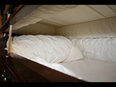 THINGS CELEBRITIES WERE BURIED WITH