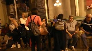 serata-di-abbracci-gratis-in-piazza-e-lungo-le-strade