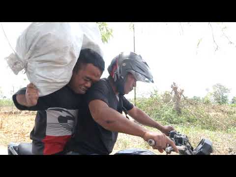 bergaya-di-depan-tukang-ojek-ujung-ujungnya-nagis-mintak-di-belikan-sendalkomedi-lucu