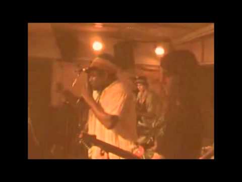 Gleeman members jamming with Deckelus and Patrick Strobel