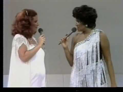 Alcione recebe Beth Carvalho grávida no programa "Alerta Geral" - 1980