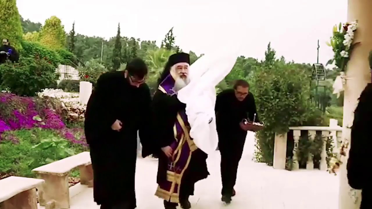 اعطني هذا الغريب...