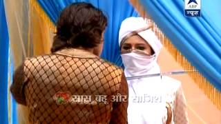 Akbars sword fight with Jodha