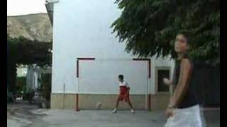 Videoclip de macaco: Crece la voz football