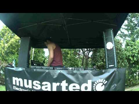 DJ Cherw killin' it at the #NumarkDay!