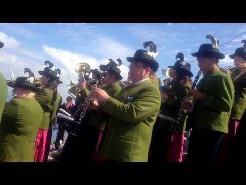 Der Gipfel der Blasmusik. Musikkapelle Bad Mitterndorf auf dem Grimming (2.351m)