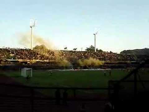 "sale AURI! / FDEZ.VIAL vs palestino" Barra: Furia Guerrera • Club: Fernández Vial • País: Chile