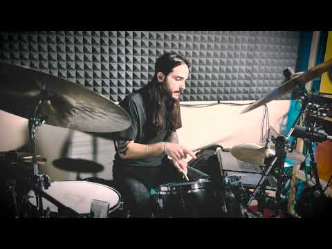 performing "Mi Manca" by Bugo feat. Ermal Meta