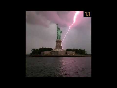 Lightning on Statue of Liberty | Cracking Lightning on Liberty Lady