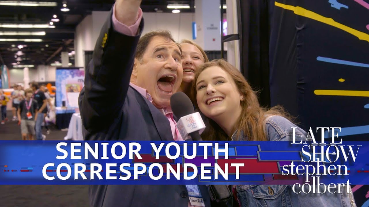 Richard Kind Meets YouTubers At VidCon thumbnail