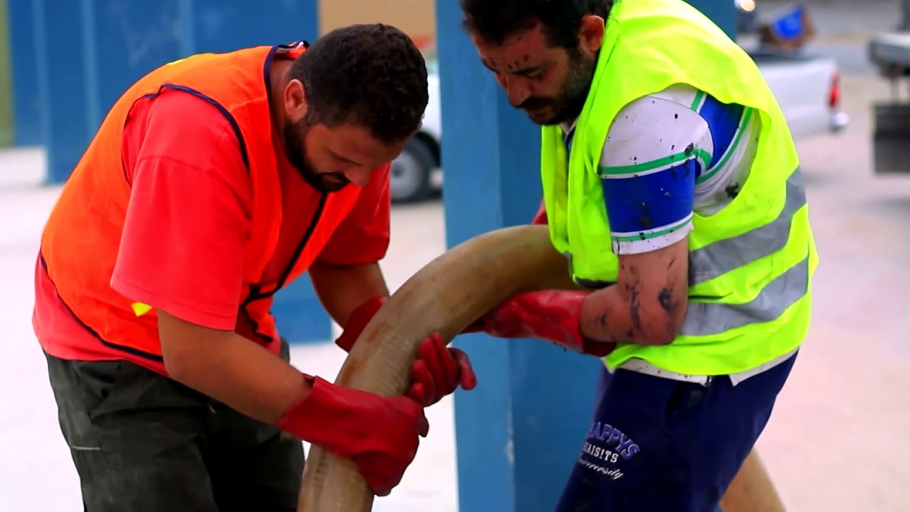 بلدية غزة تجري أعمال تنظيف وتعزيل لبركة عسقولة