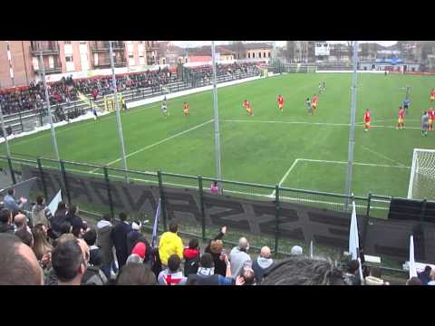 M4H05332 - 2015 03 14 Alessandria - Albinoleffe 1 a 1 - Attacco e parata