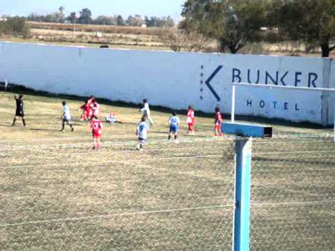 JOAQUIN SOULAGES EN EL AREA PENAL