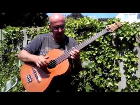 De Kaassoufflé. Fretless semi-acoustic bass