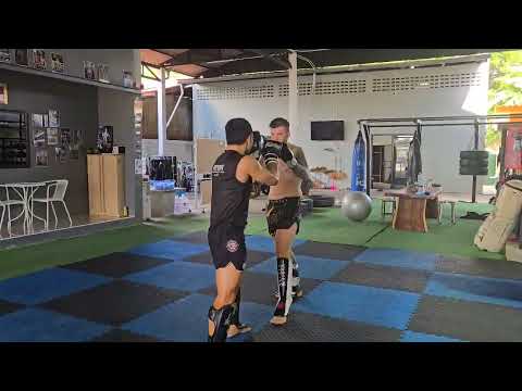 Manasak Muay Thai - Sparring Kru Chaing (Part 1)