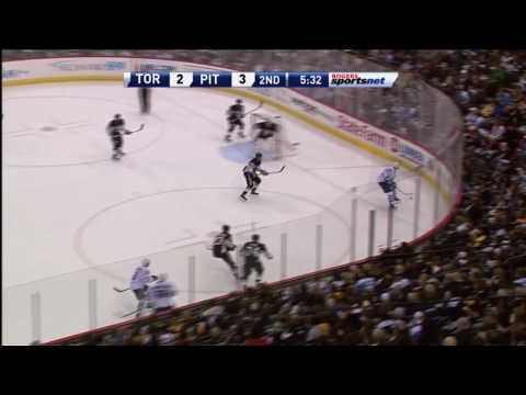 Carl Gunnarsson Goal - Leafs 3 vs Penguins 3 - Mar 28th 2010 (HD)