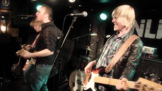 NI LIV - Hard som jønn