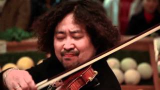 Violinist Taro Hakase's fundraising concert for Japan