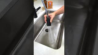 Clean your sink with Baking Soda 👏🏻 #cleaninghacks #tips #lifehacks #shorts