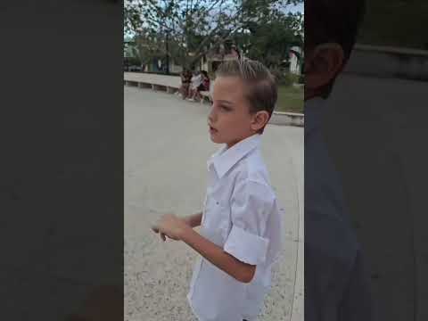 Mi hermana y yo en el parque Calixto García