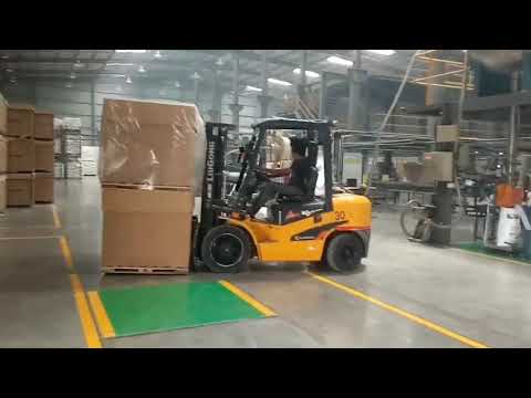 FORKLIFT