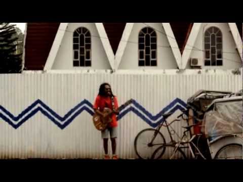 Pemimpin Imitasi - D'Embal'z (Molluka Reagge Community).mpg