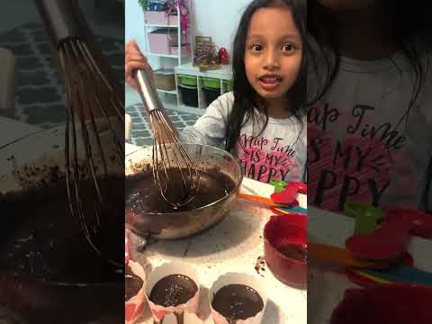 aleesa making chocolate cake