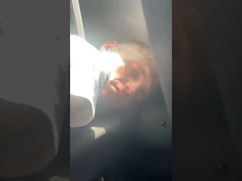 GREG WILLEN PRENDE IN GIRO SAPO BULLY MENTRE DORME