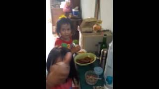 Download lagu Lani dan tiara makan cococrunch mp3 Download lagu Lani dan tiara makan cococrunch mp3