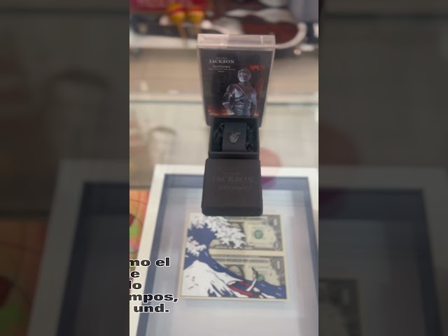 Vídeo relacionado con HWC Trading A3 P Michael Jackson Rey del Pop Retrato De Impresión con Un Disco De Oro En La Imagen MJ Regalos para Las Fans Music Memorabilia - A3 Enmarcada