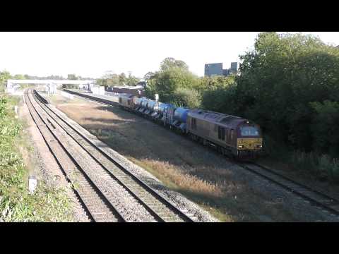 (HD) DBS 67020 and 67027 on 3J41 departs Newbury Racecourse
