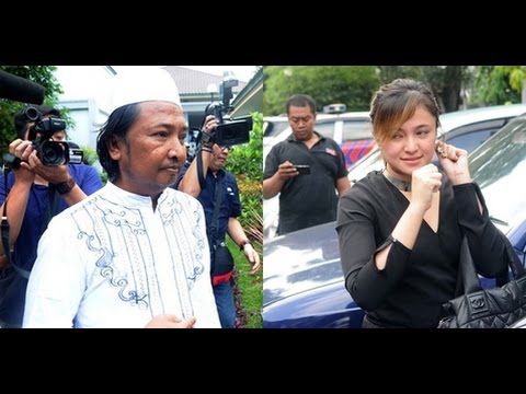 Marshanda Berikan Uang 100 Ribu Untuk Sang Ayah