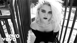 Sky Ferreira - Everything Is Embarrassing (Official Video)