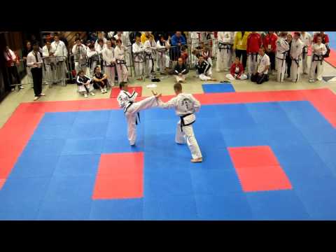 ITF World Cup Brighton 2012 - Pre-arranged sparring - Mark Trotter & Carl Van Roon (New Zealand)