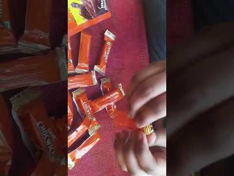 Unboxing Luvit chocwich treats.
