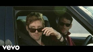 Kaiser Chiefs - Kinda Girl You Are (Official Video)
