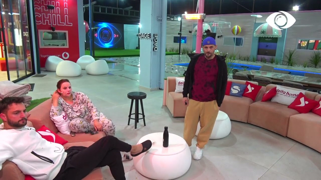 Këtu muhabeti rrotullohet rreth 2 personave/ Eni -Banorëve