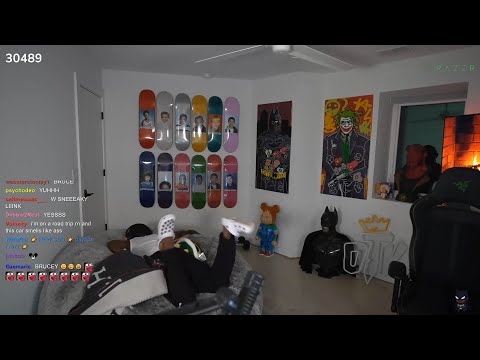 Bruce Feelin A Lil Cozy 🤭