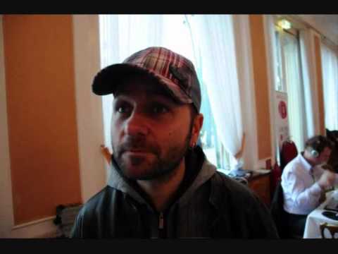daniel negreanu im gespräch vor dem finaltisch ept wien 2010