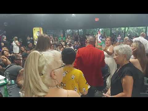 Alex "El Bizcochito" Día De Las Madres