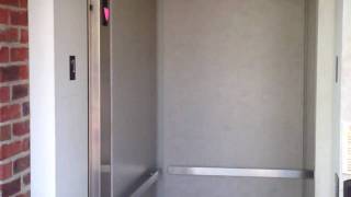 preview picture of video 'The Schindler HT elevator @ the Bedford County Courthouse is telescoping holeless Hydraulic'