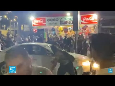 وسائل إعلام إسرائيلية تبث مقطع فيديو مثير للجدل يظهر اعتداء على شاب يشتبه أنه فلسطيني