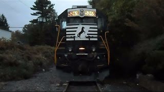 preview picture of video 'Norfolk Southern Train Cars Ignore Signal System'