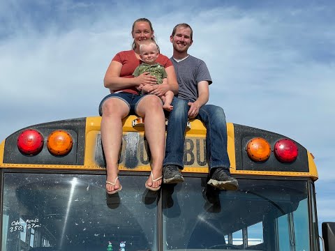 Skoolie build timelapse (1 full year)