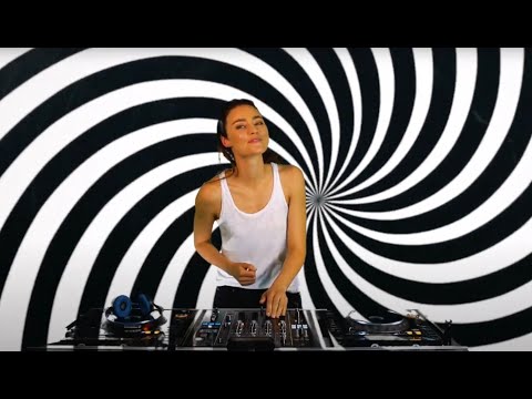 Nine Sessions Radio Miss Nine 127 July 2021