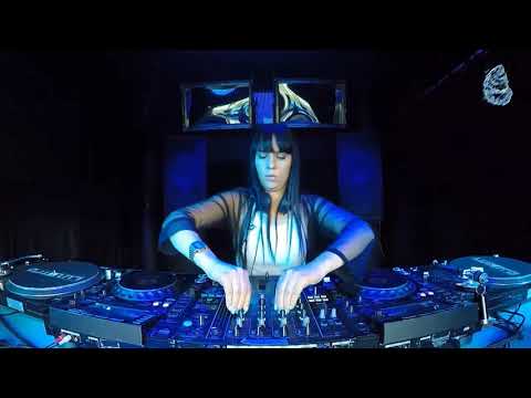 The Blue Oyster: Francesca / 01.06 / 18:15 – 19:15