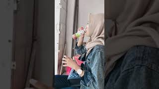 Download lagu Video mentahan halu cewek cantik duduk di depan alfamart mp3