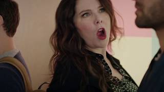 Lauren Graham (Joan) chante (I Can't Get No) Satisfaction