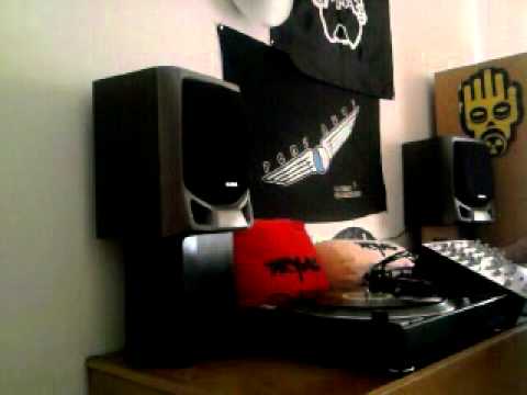 XQUE VOL.9"CAN'T YOU SEE THE END"+KONTROL VOL.1"PI DE KA 2004"