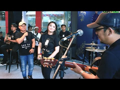 Wali & Fitri Carlina - Sakit Tak Berdarah (Launching Album Wali 20.20) Live